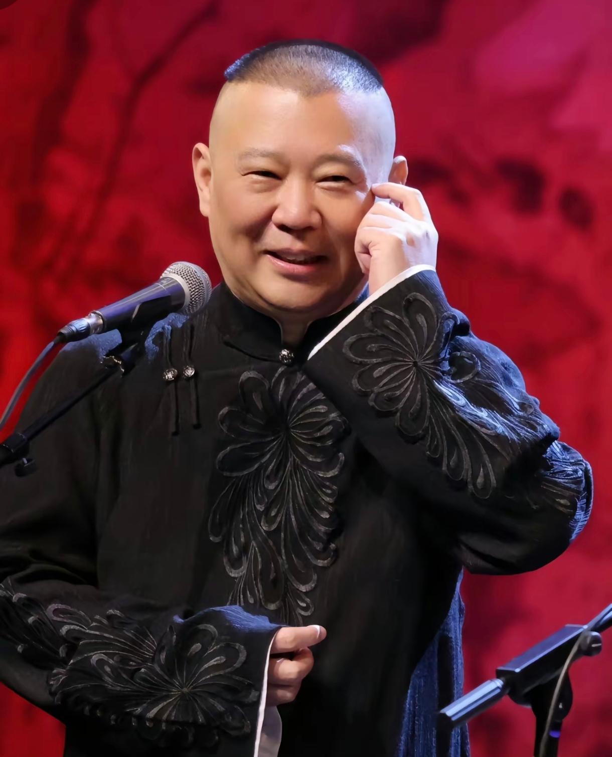 我算了一笔账，越算越觉得德云社太牛了。德云社演职加后勤人员总共有1000名员工（