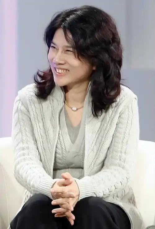 董明珠这回是真低头了！欧洲这天气真是越来越邪乎，40度的高温说来就来，当地人哪里