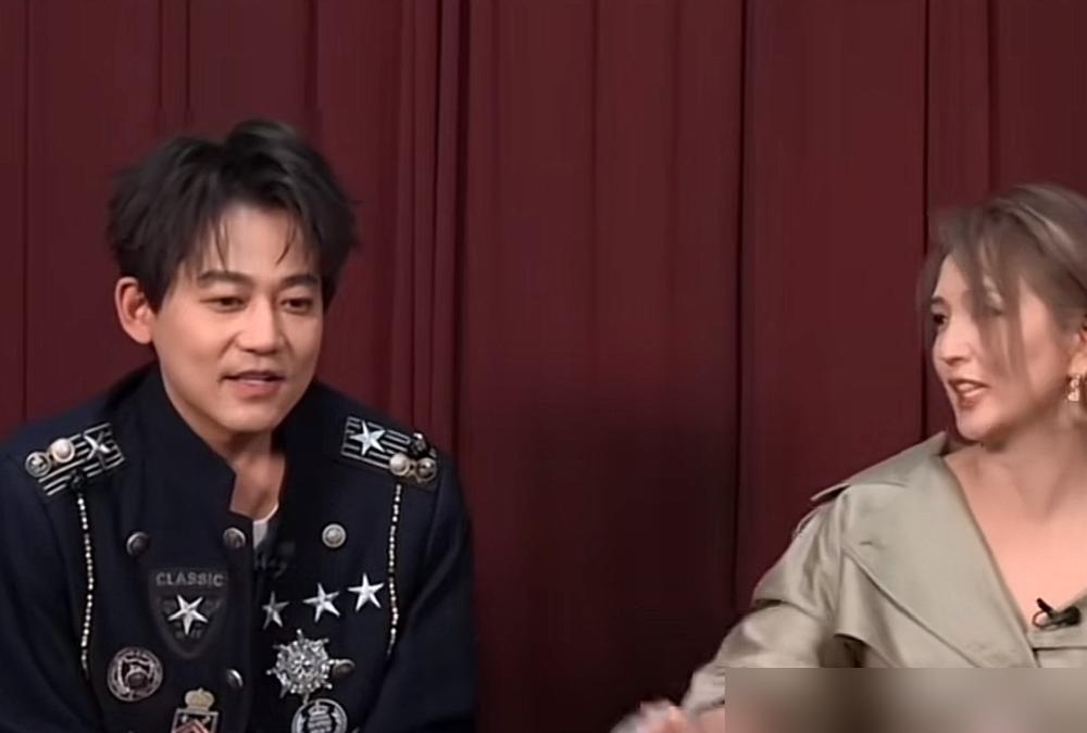 何洁又在综艺耍脾气了。这次闹的是同届超女尚雯婕。她主动凑上去要合作合唱，