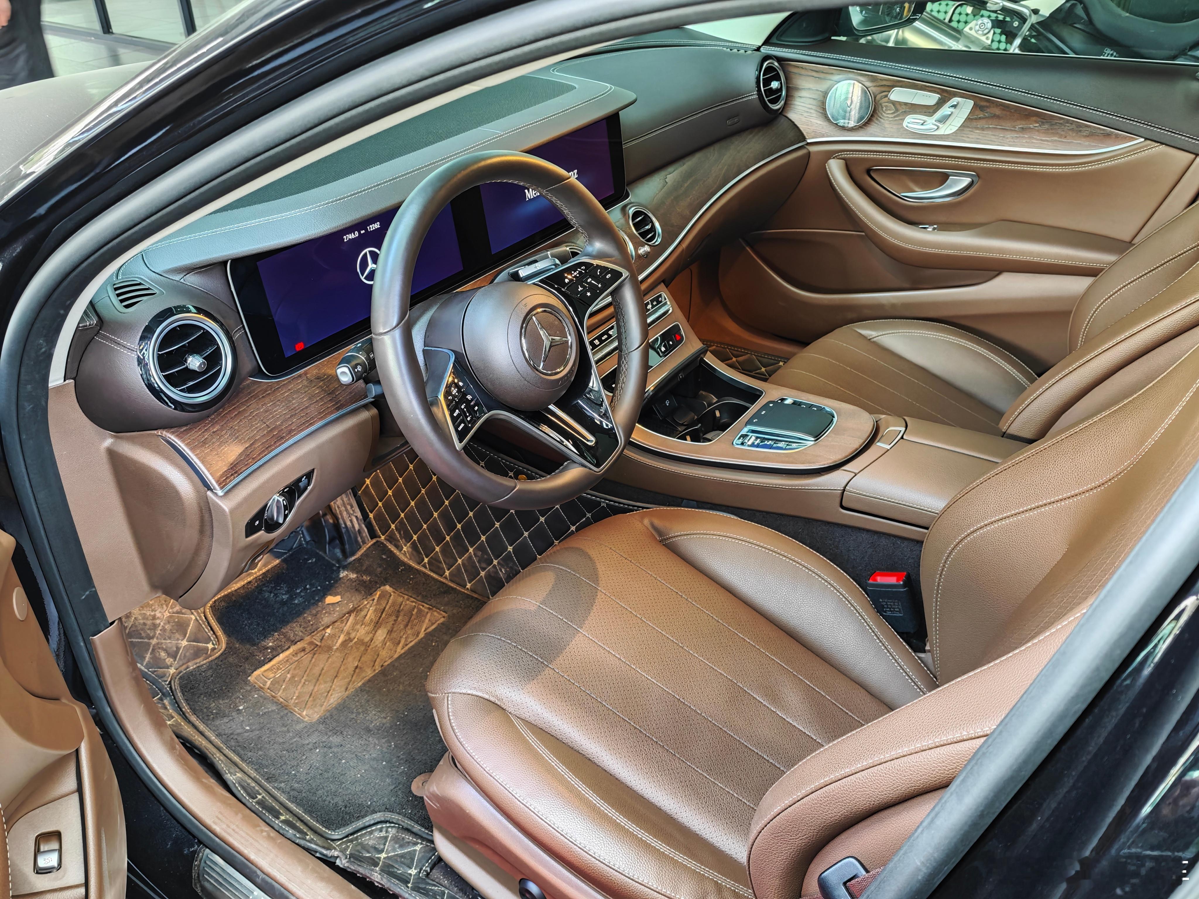 两台新货到店都是原漆小公里车况奔驰E300L终于到了物流发了一个星期了21