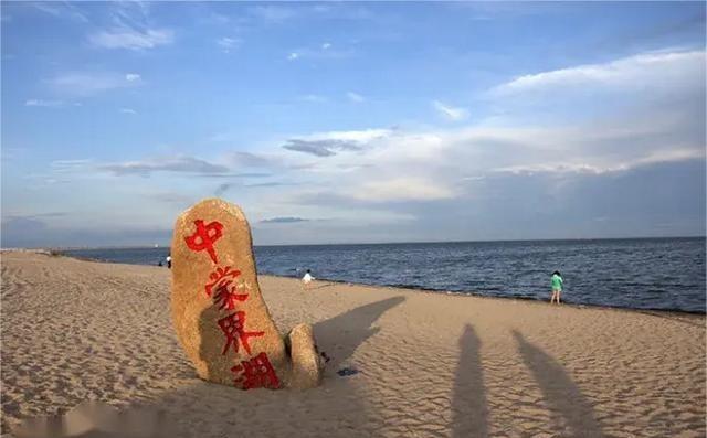 当初历经8年艰苦谈判，贝尔湖的归属终于有了结果，我国只拿回不到十分之一的面积。明