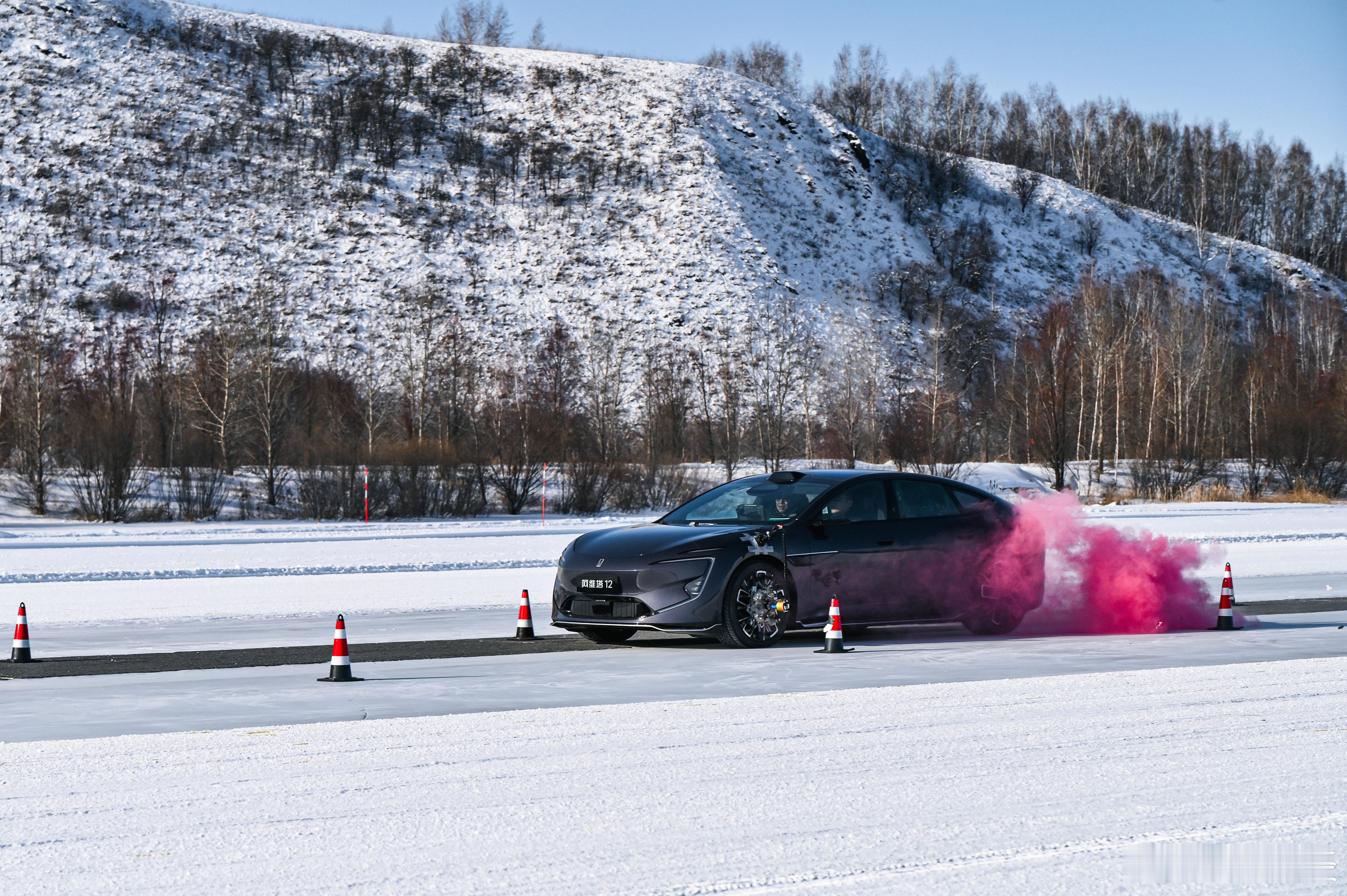 在2026长安汽车全球炼车季极寒测试环节中，中国长安汽车集团党委副书记、长安汽车