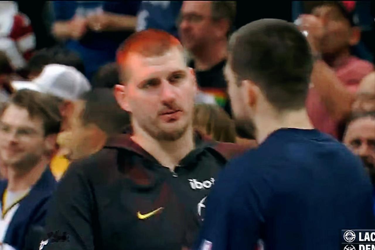 太有爱了！约基奇复出的首场比赛中，你注意到这3个细节没有？1、比赛刚一结