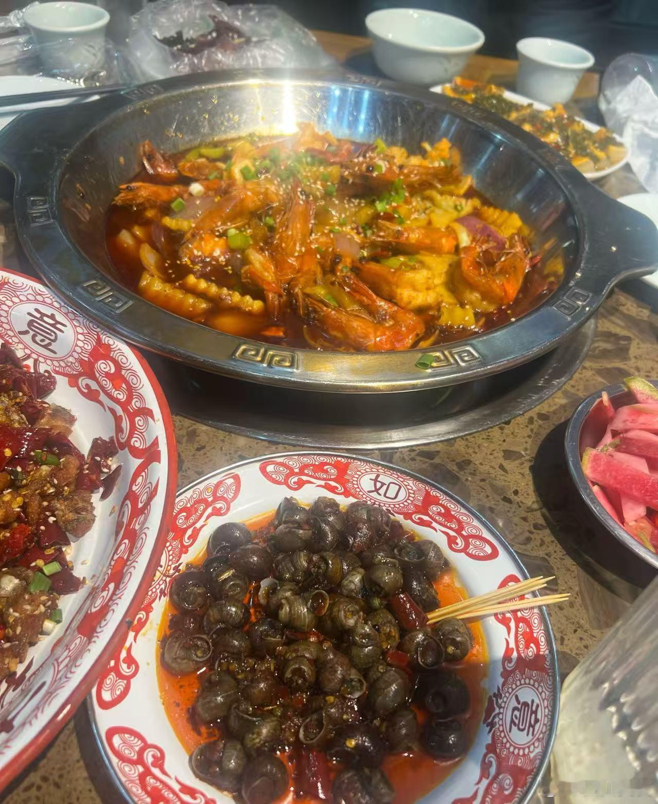 四川小县城成都市彭州市周末逃离成都🚗1h直达彭州，自驾一个小时到达，高铁直达