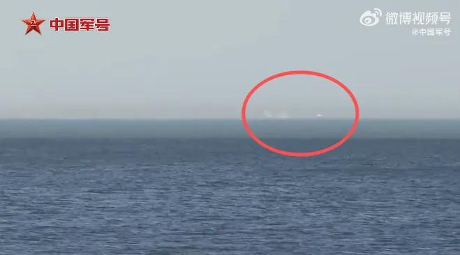 罕见！HQ16超低空拦截靶机！海军某试训部队最新训练画面，靶机呼啸而出，飞得