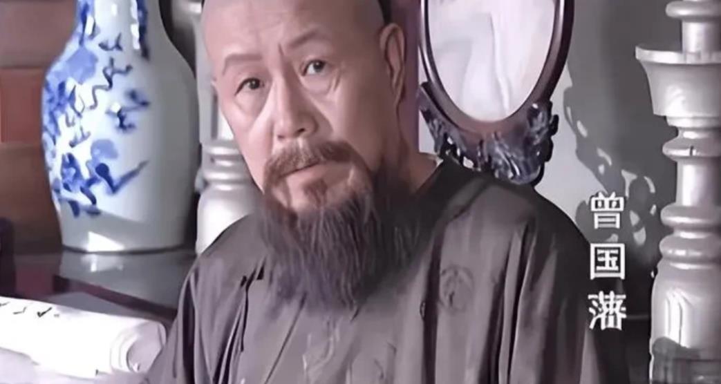 清朝时期，曾国荃劝曾国藩率领20万湘军精英，攻破北京，恢复汉家江山，建立曾家王朝