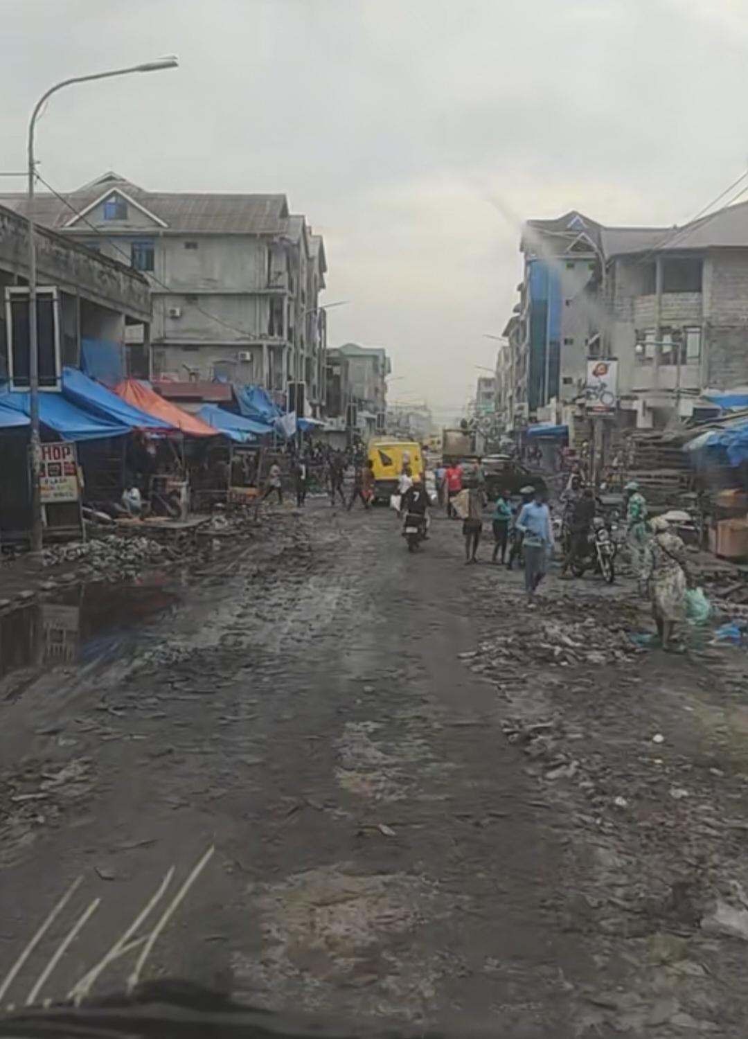 全球最穷国家马拉维，7成人穷到没饭吃，平时只能烤猴子和烤野猪吃，工资一个月只有2