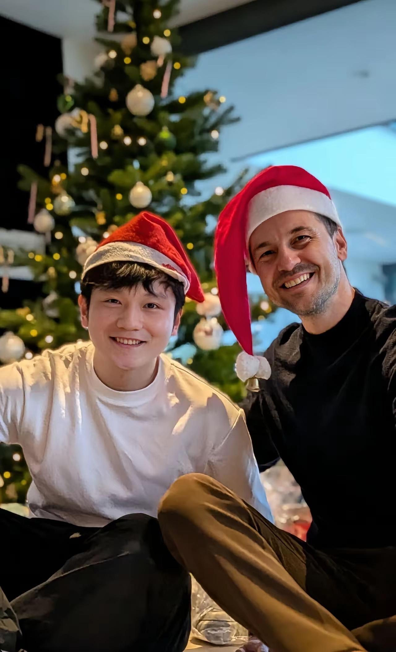 樊振东与波尔的跨国圣诞之约，温暖了整个乒坛12月24日平安夜，樊振东在社交