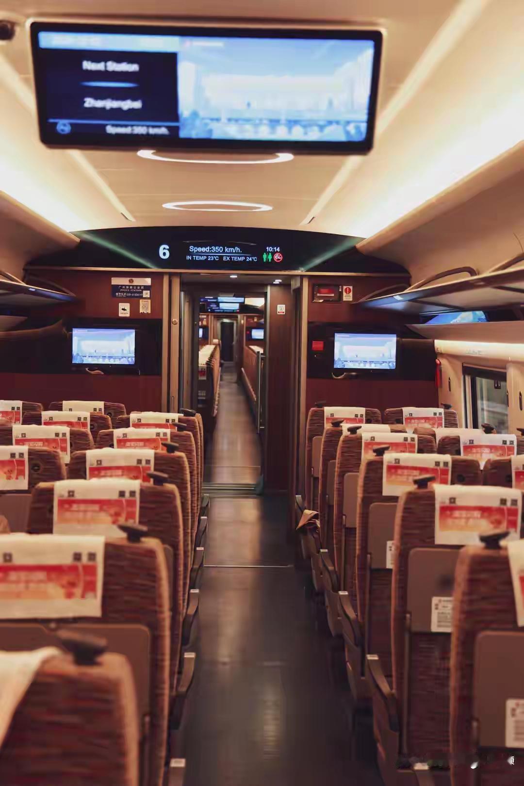 广州到湛江的真正高铁将在年底开通。中途不下客，广州白云站直达湛江站只需要92分