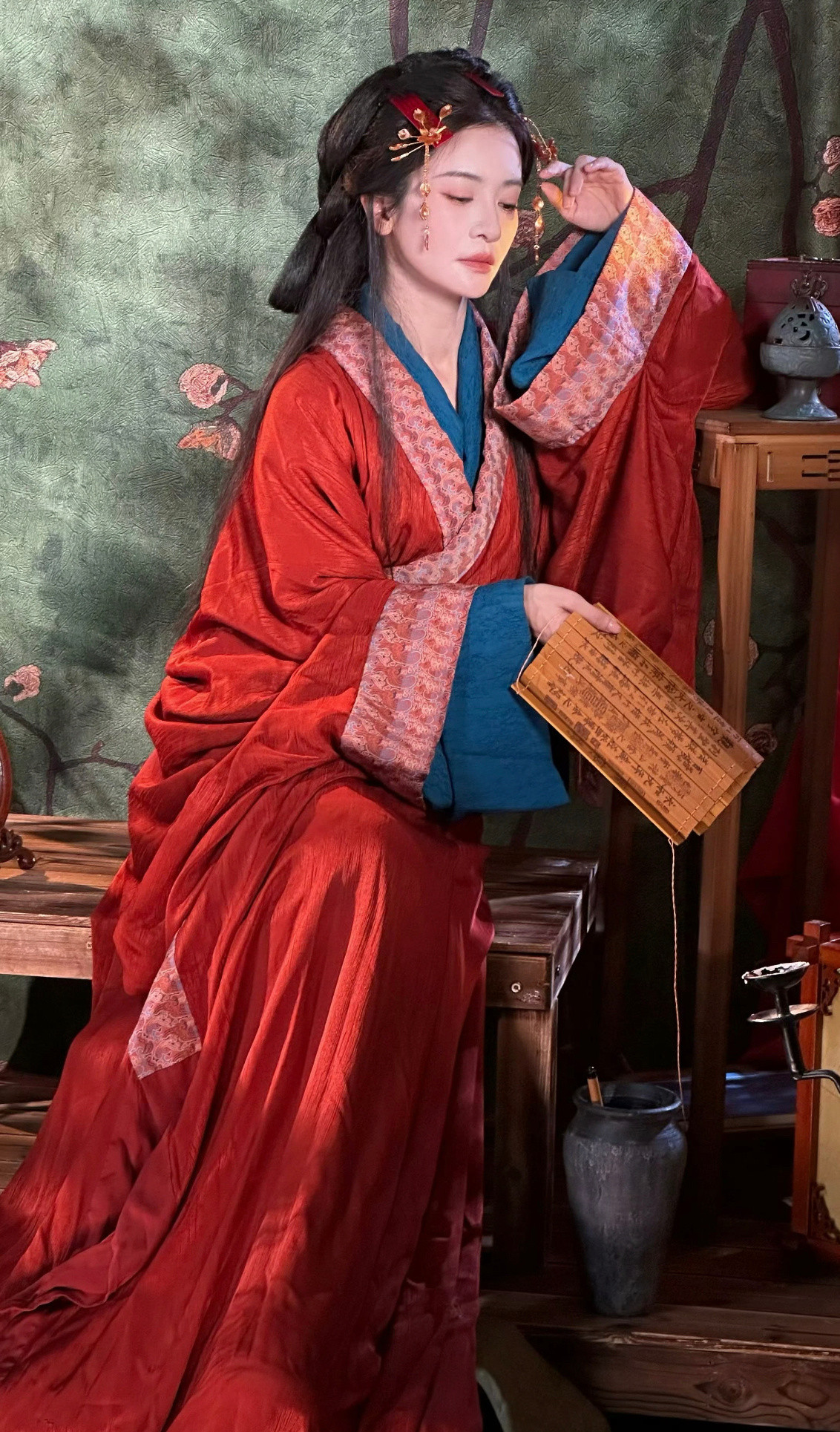 李晟让小说里的清冷女主有脸了我的天嘞，李晟这组写真大片真的美的我不知道天地为何物