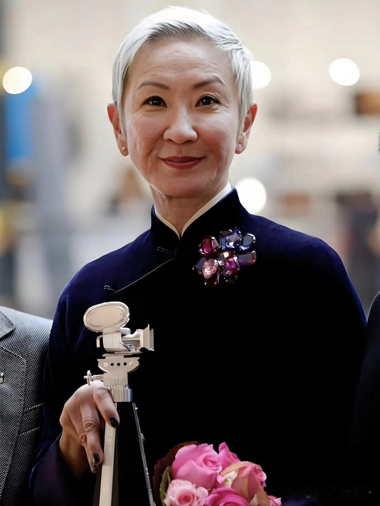 林青霞说施南生是百分百痴情女子，这一点完全可以共情。施南生与徐克于1978年相