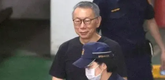 柯文哲因涉京华城案遭羁押已经将近11个月。随着台北地方法院即将针对是否延长羁押做