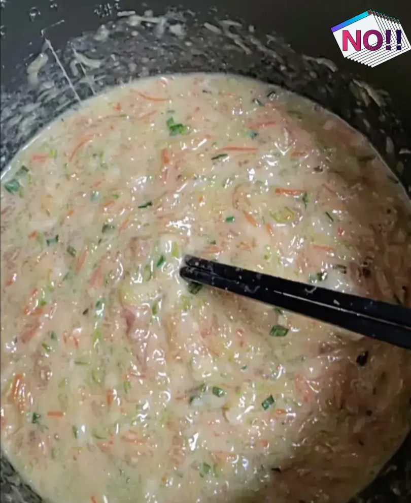 辽宁，一名女子中午准备吃饺子，于是上午就开始调馅，结果，调馅的时候她失误了，把馅