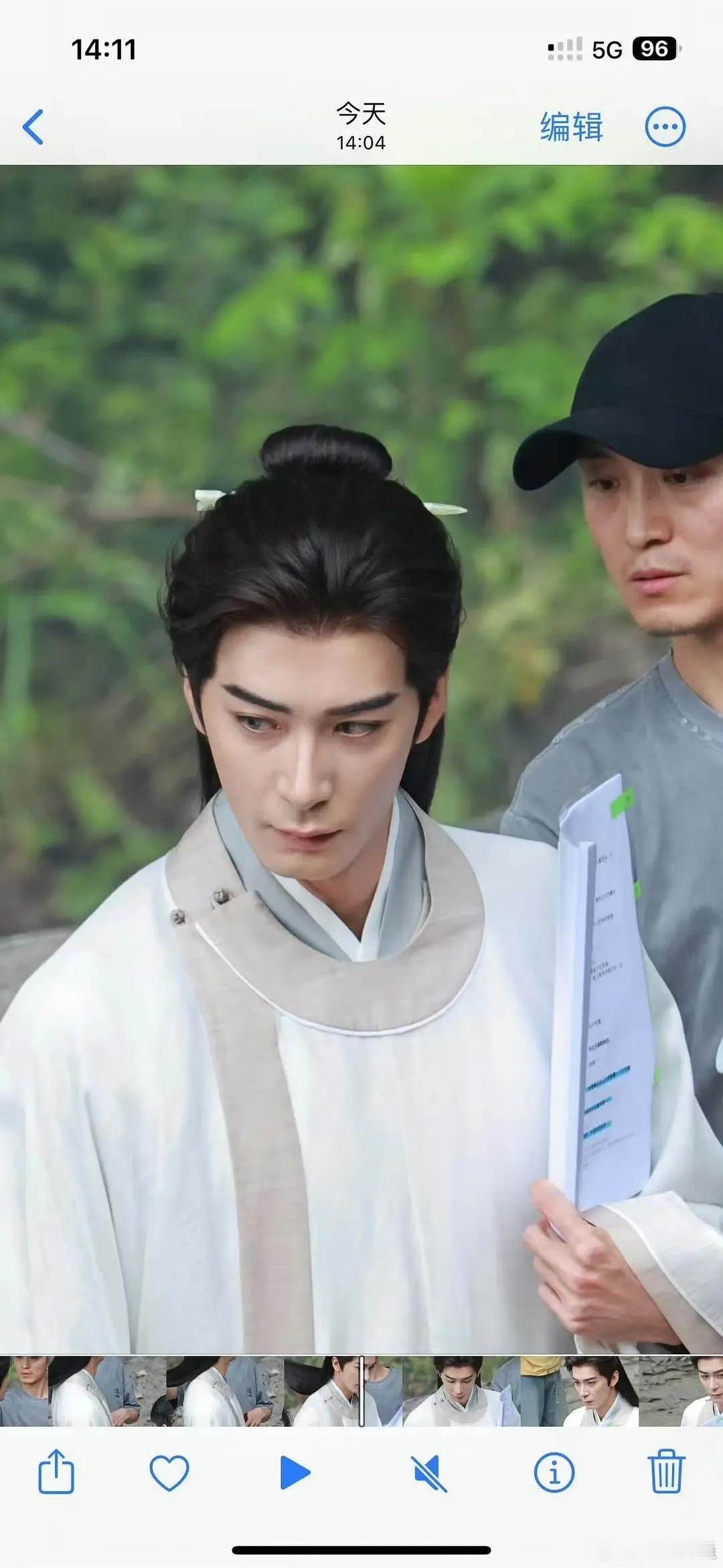 主要是身形、气质。陈星旭站那里就像古人