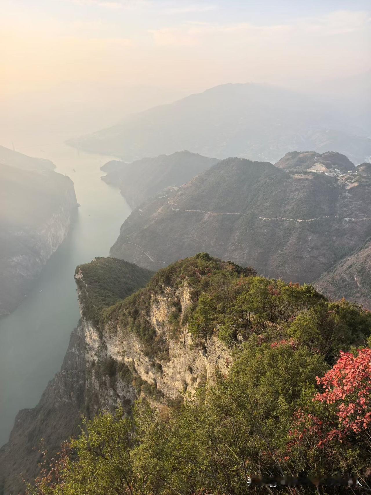 工作了二十多年终于明白了，办公室里其实没有真朋友。可能你还会觉得，那个每天跟你聊