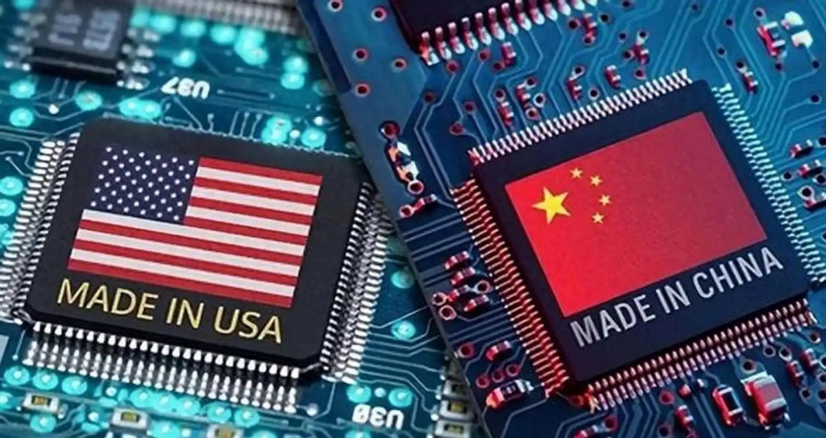 中美芯片大战，日本人突然发现了一个重大的秘密！美国靠着尖端芯片死磕中国，而中国呢