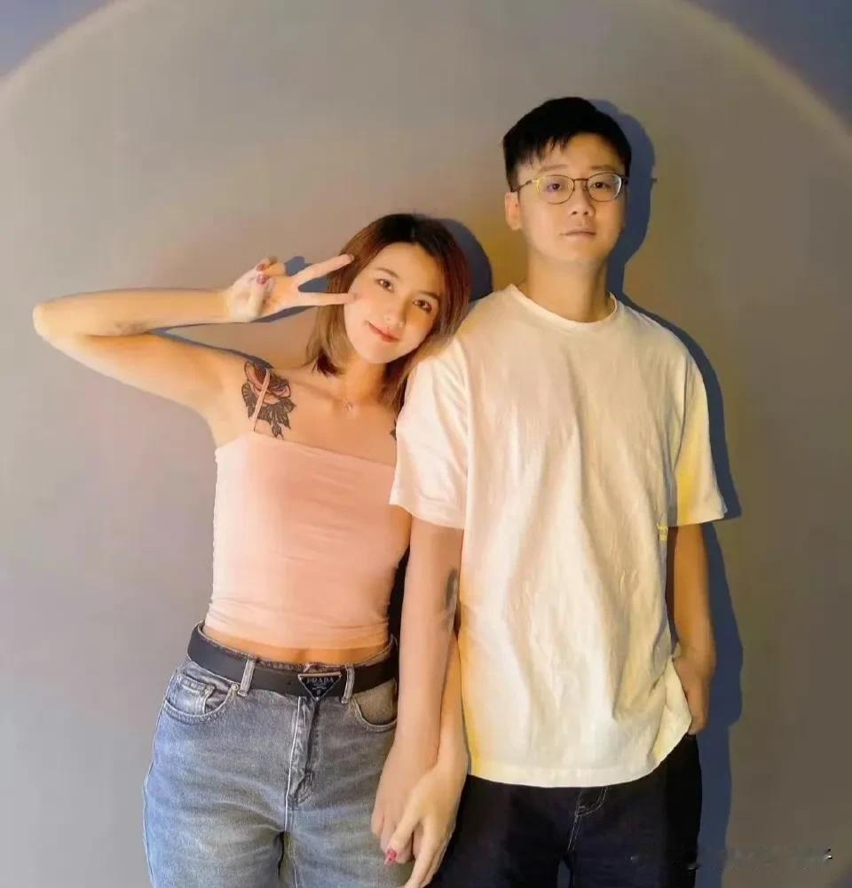 热搜爆了！陶白白官宣离婚！说实话，看到这个词条，吓了一跳，以为又是哪个大