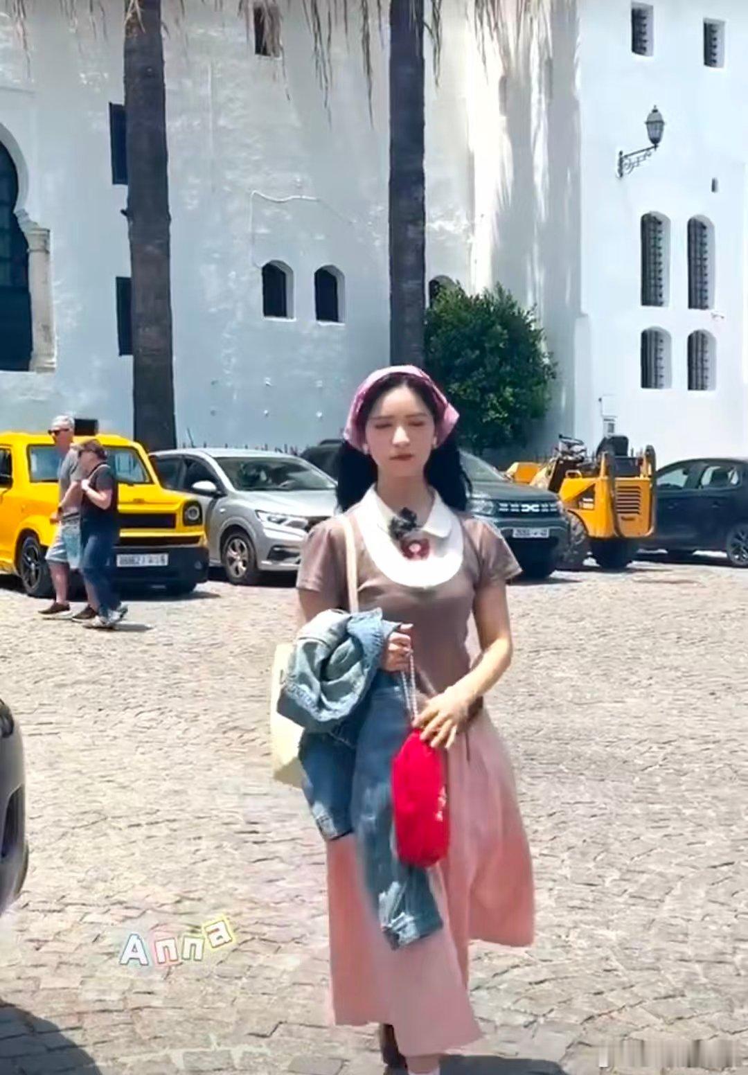 沈月元气小厨娘look好养眼中餐厅名场面中餐厅沈月解锁元气小厨娘look！红格