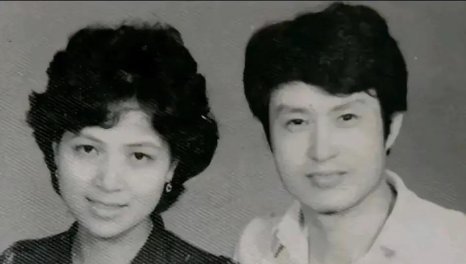 原中国女排教练陈忠和感情生活颇为曲折。第一任妻子王莉莉，也是排球运动员，两人婚