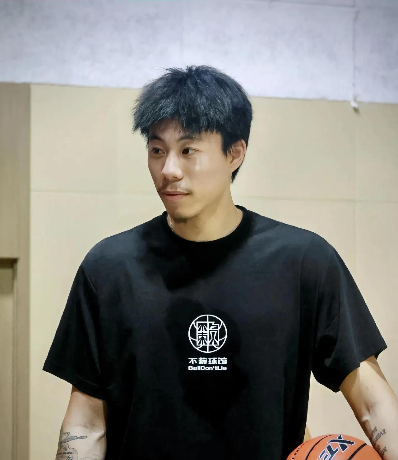 专门去查了一下不查不知道，一查吓一跳！没想到张镇麟的个人训练营教练阵容这么
