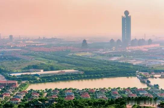 百强县榜眼江阴前三季度增速下滑，转型发展任重道远。江阴作为