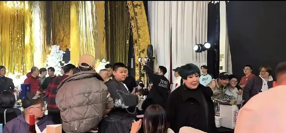 郭德纲给徒弟送捧花，结果他老婆抢走了？！这波操作，德云社是要干嘛？陶阳婚礼