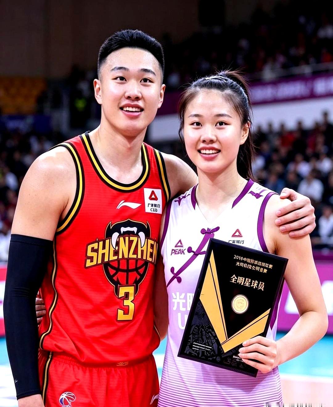 贺希宁攥着龚翔宇塞的那张票，坐在女排看台上一声不吭，这画面可比啥官宣都耐人寻味。同是97年生人，一个