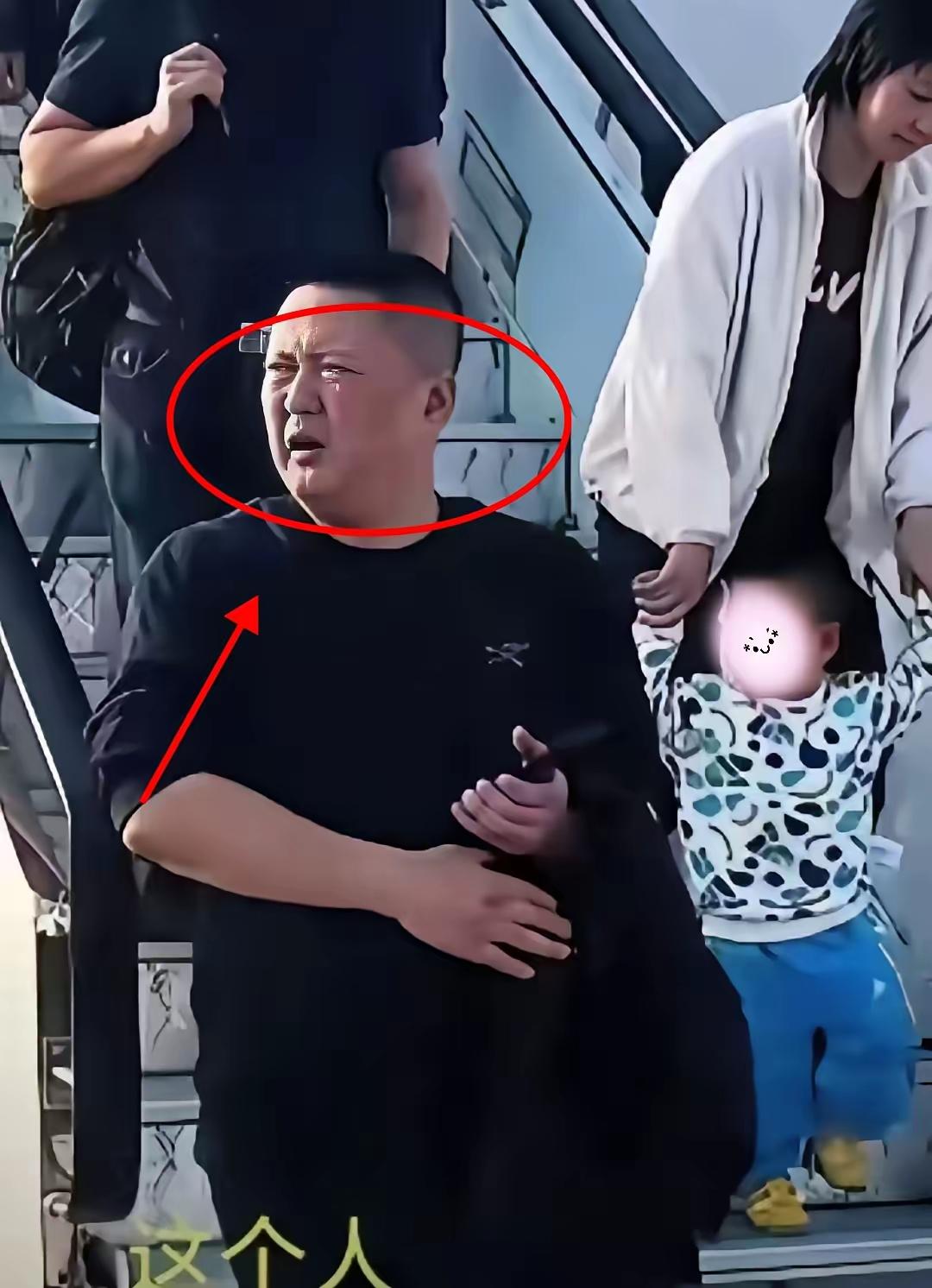 让空姐下跪的欧某，未来人生也要跪了