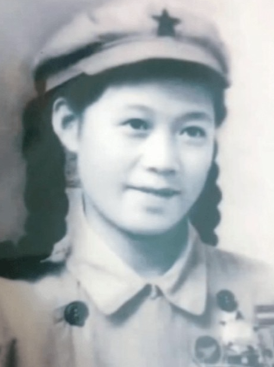 上甘岭战役”伤员救治所里，一个遍体鳞伤的排长因尿不出来尿，憋得脸色通红，一直呻吟