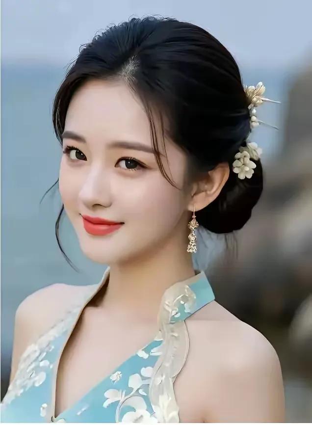 方圆天地，为头条联友对联；本为村姑穿雾至，疑是仙女下凡来。