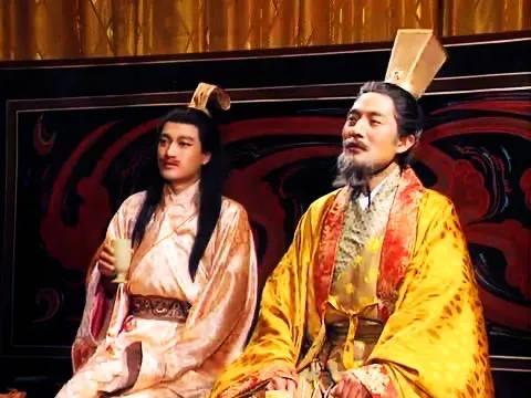 今日话题：为什么司马昭敢弑君，而董卓却不敢？？？网友甲：董卓弑君了，只不过他