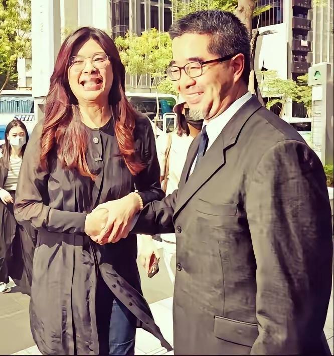 国民党副主席萧旭岑来大陆讲“一国两区”。回台湾就说，国民党不以两岸统一为目的，主