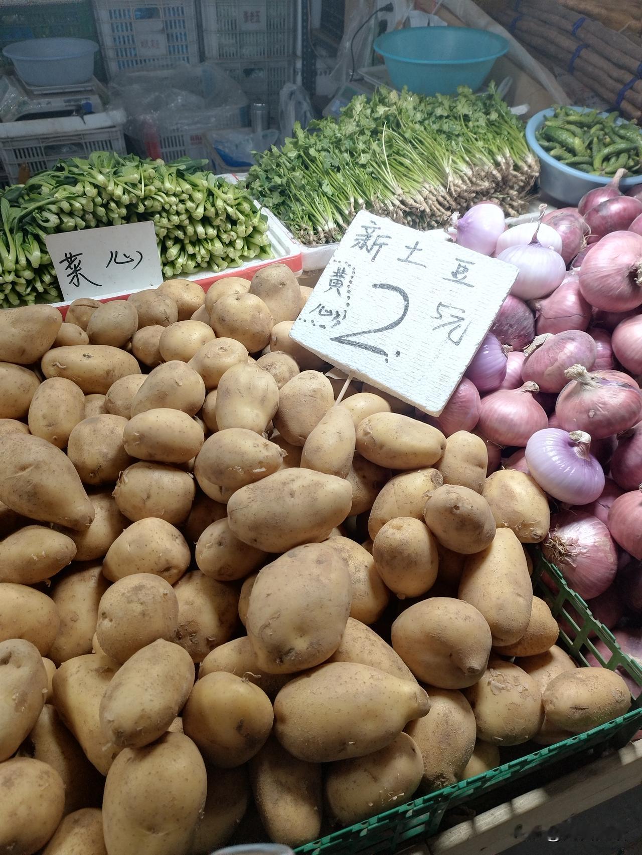 今天去菜市场买菜看到一张价格标签时竟让我升起一股反胃感那是一个蔬菜摊远远