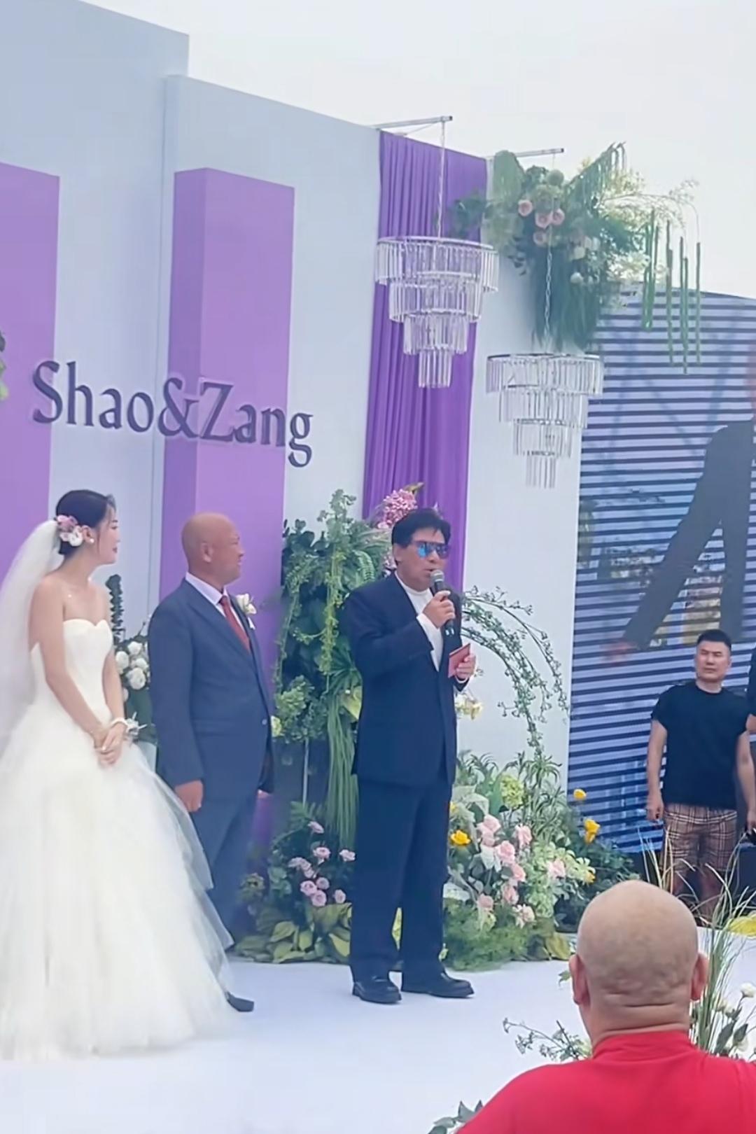 京城一富豪婚礼让人羡慕，新娘一看就很年轻。举办婚礼是一个人一生最幸福的时刻，