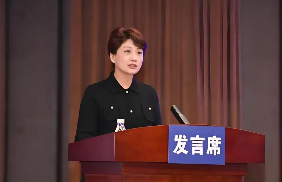 当官的还放贷吃息？重庆高速集团原副总经理穆军9月28日被双开，通报写明，他通过民