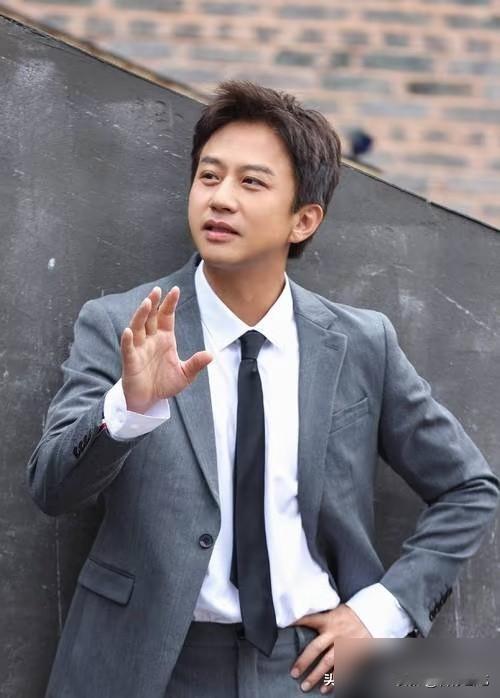 邓超片场拍重头戏，突然接到孙俪嚎啕大哭的电话，你敢信原因？拍甜蜜蜜时孙俪养的