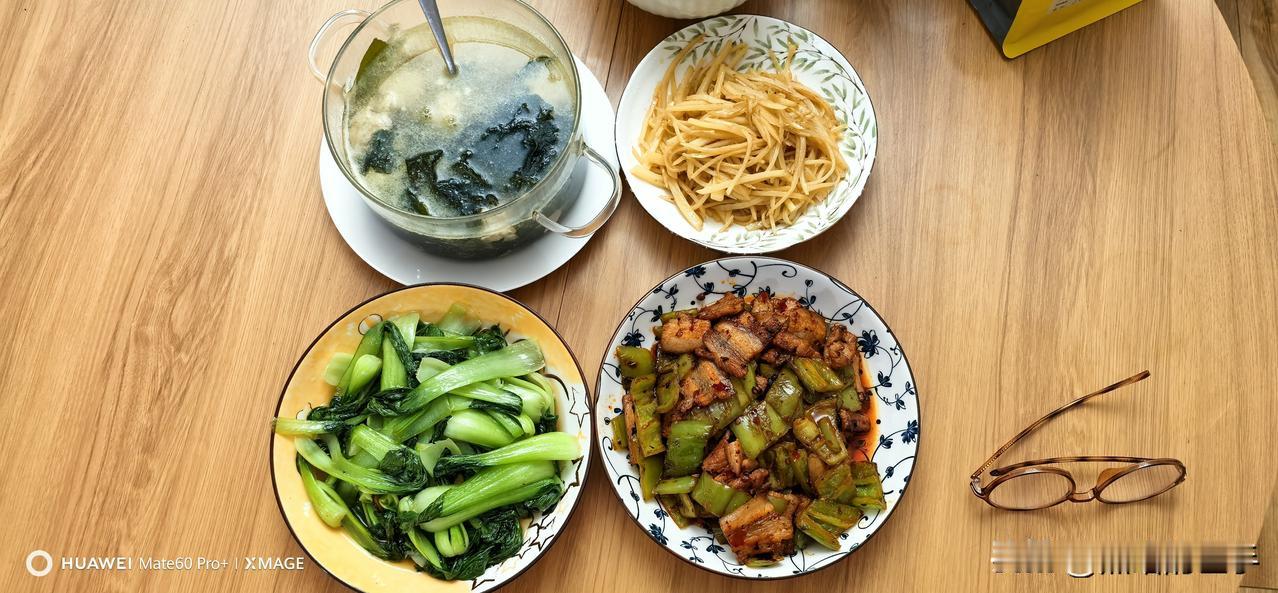 作者加速成长计划昨天有人说我的晚饭是老年餐，清淡为主。今天就整点稍微硬点的。满满
