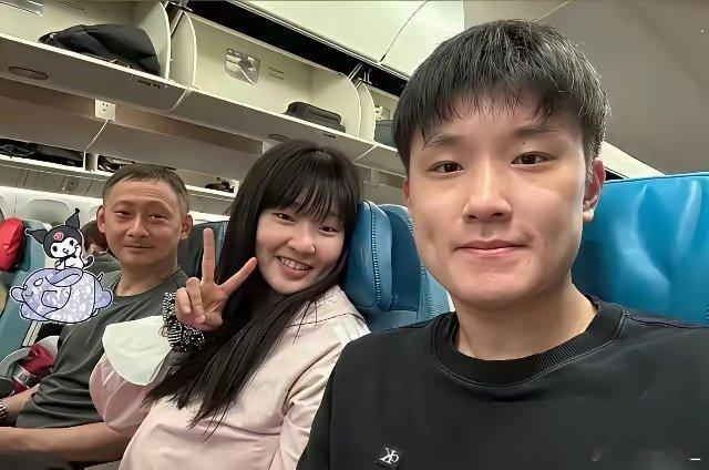 年入千万的日本乒乓顶流，一家人挤经济舱，爹妈全程跟着啃面包。张本美和打完比赛没去头等舱，直接把自己塞