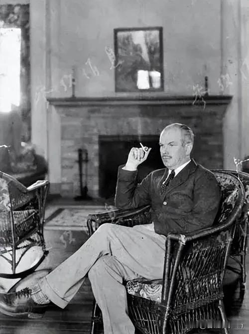 一直以来，对于白求恩，我们宣传的都是他如何高尚、如何伟大，但却很少有人知道，他为