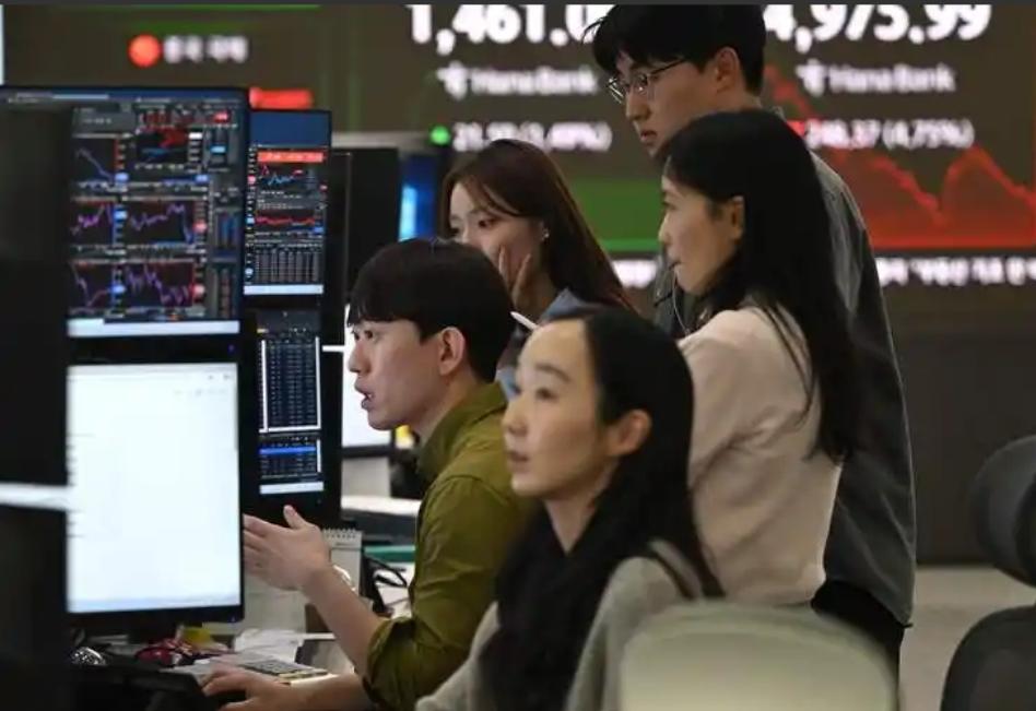 韩国股市崩盘，很可能是全球金融危机的前兆？7月28日，KOSPI单日暴跌10