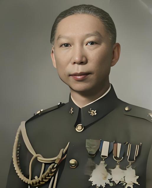 1943年秋，薛岳从长沙战区赶到重庆述职，何应钦邀他在官邸便饭。菜刚上齐，何应钦