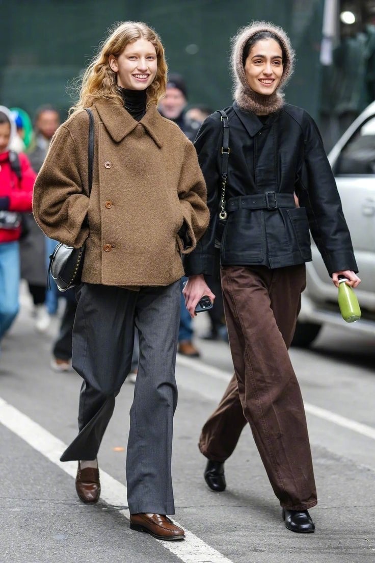 冬季保暖的穿搭思路,天气一冷,保暖和时髦就成了永恒的平衡题,想要温度与风度兼得,