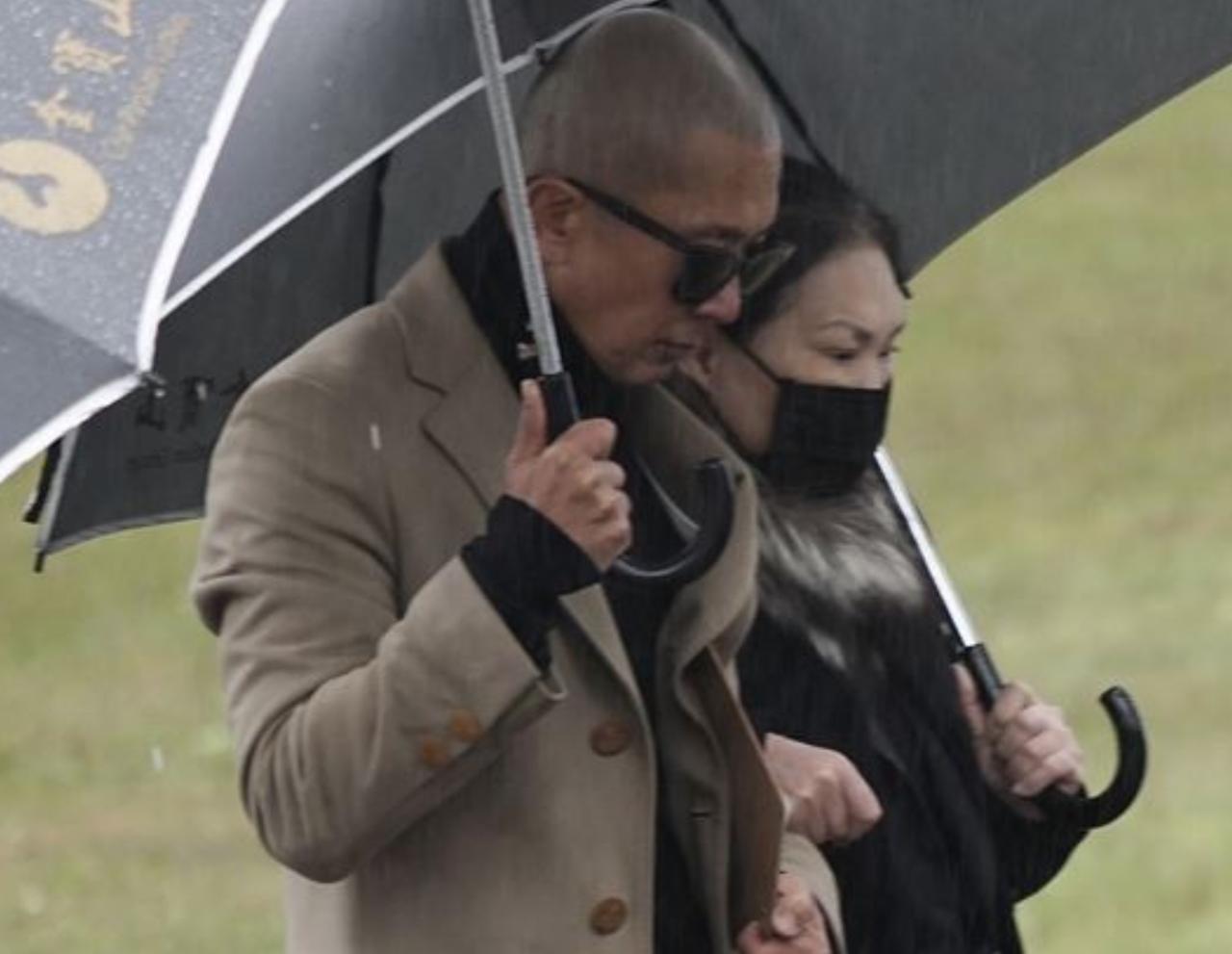 难怪S妈不敢回应，原来签弃权书都是算计出来的谁家亲人刚离世，不先顾着