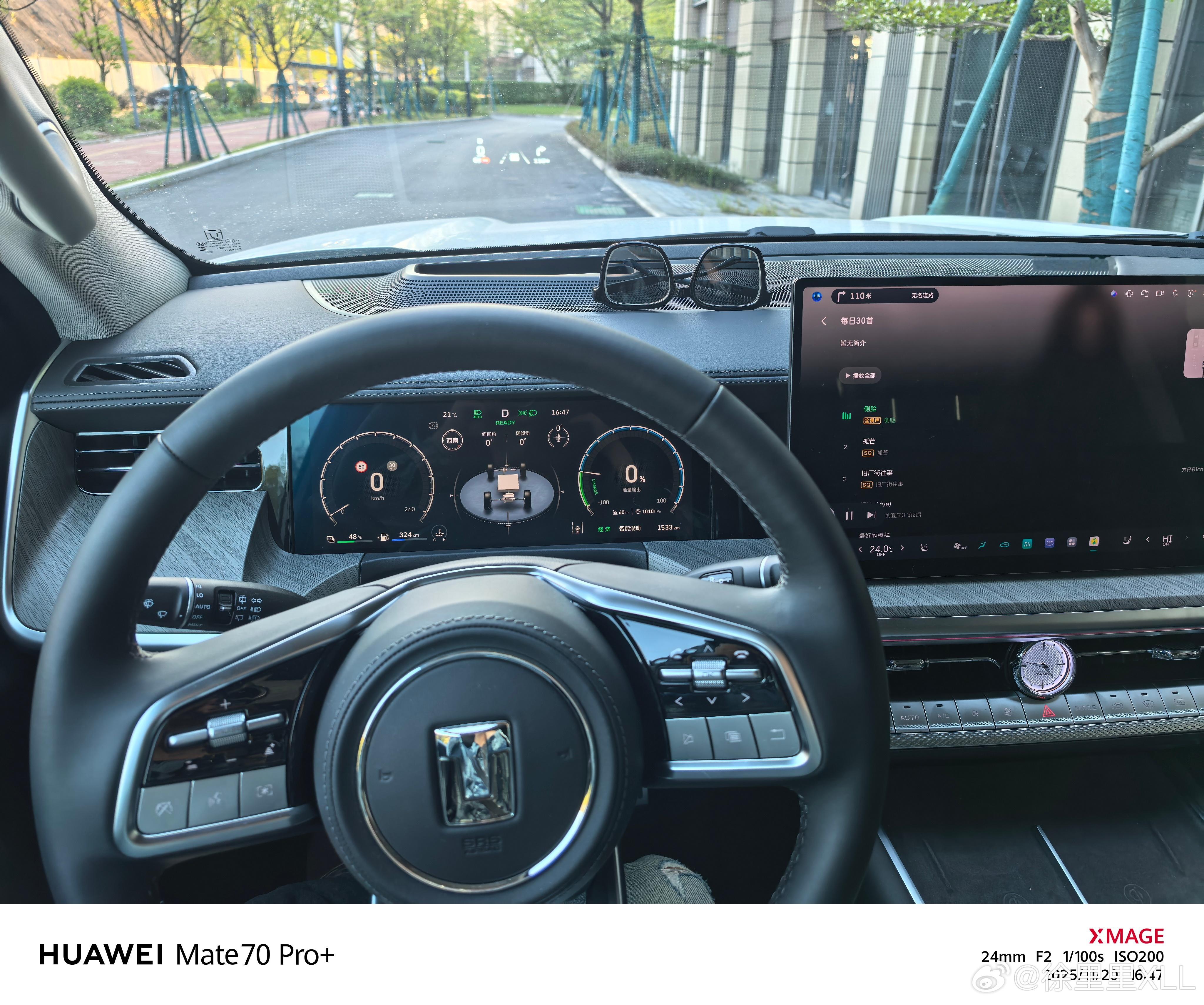 好久没穿鞋了。穿上鞋，突然不会开车了。