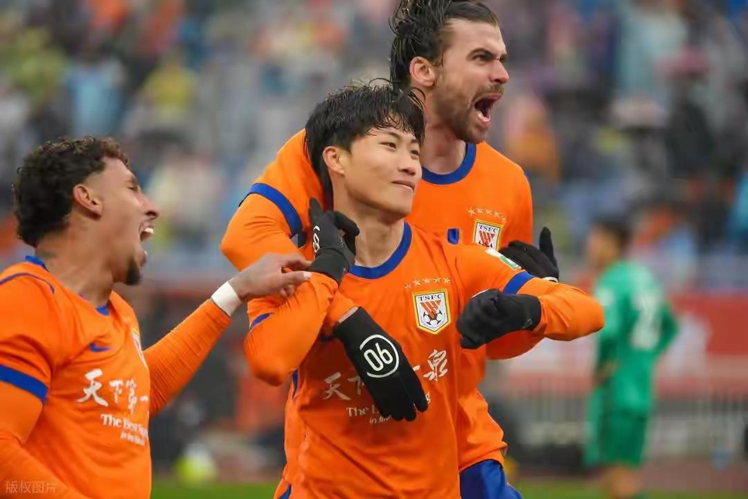 山东泰山队主场1:1艰难逼平青岛西海岸赛后点评1.泰山队今年弱不禁风，和任