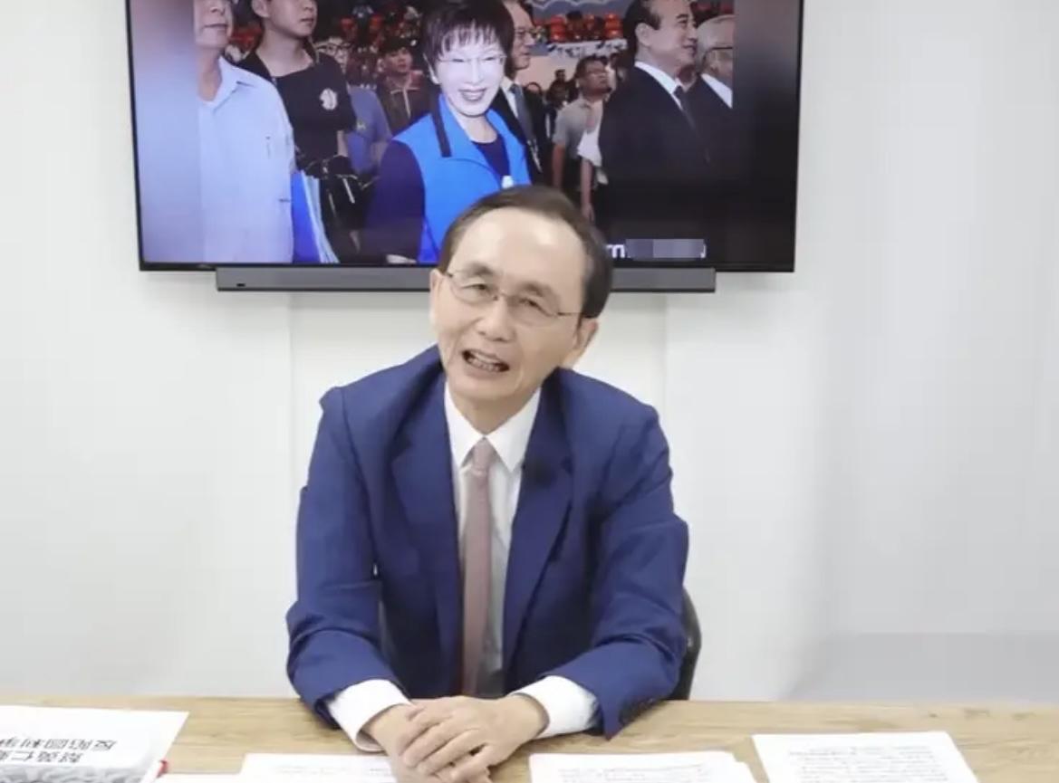 嘴脸太难看！吴子嘉批洪秀柱，“台独”伪装彻底撕穿洪秀柱一句“关你什么事”怒怼高市