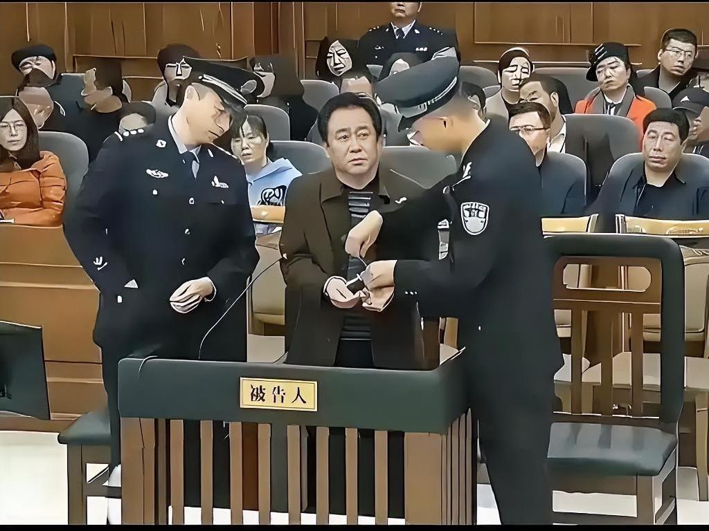 许家印550亿资产被接管，粤A98888劳斯莱斯也保不住！曾经的风光全没了。