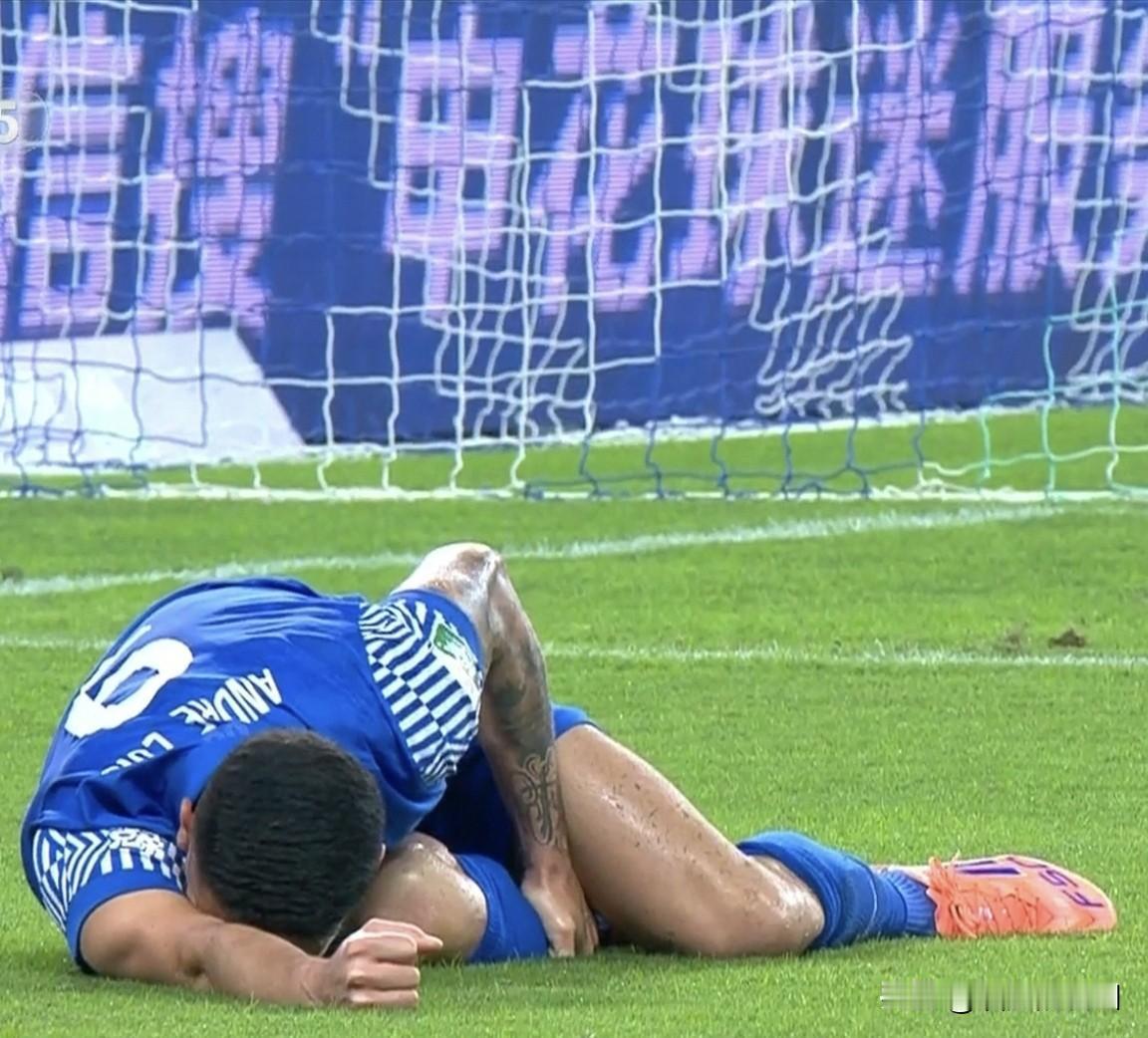 中超联赛收官之战即将打响！冠军究竟花落谁家？今天下午15时30分，中超联