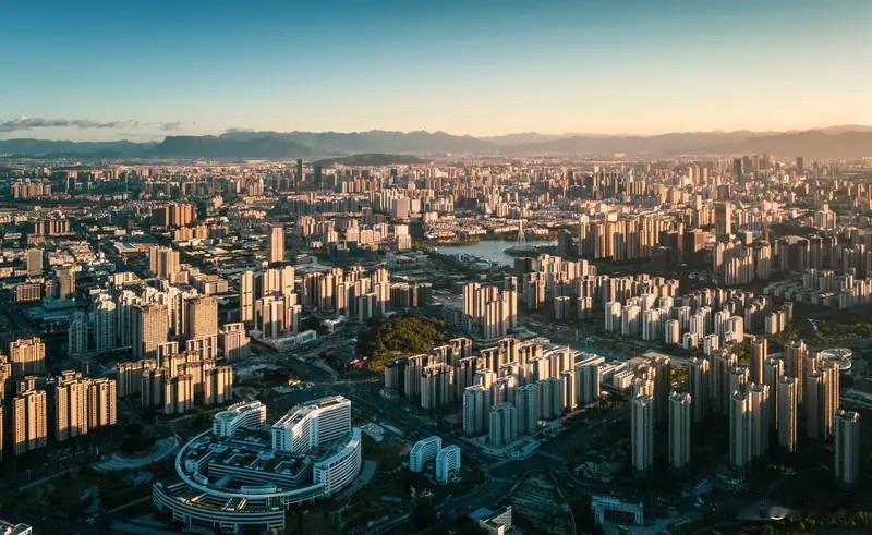 福州楼市：2022年的时候，不少大佬笃定福州房价被低估。他们认为2018到2