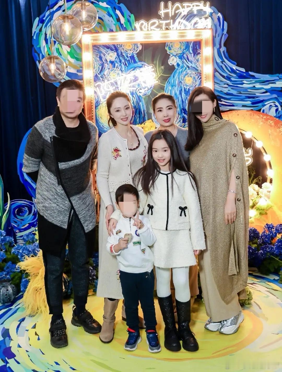 佟丽娅儿子10岁生日，董璇张维伊一家庆贺陈思诚现身两人关系微妙！